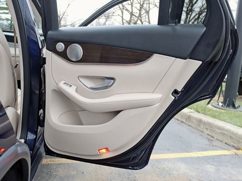 Used 2019 Mercedes-Benz GLC 300 GLC 300 4MATIC Sport Utility 4 image 37