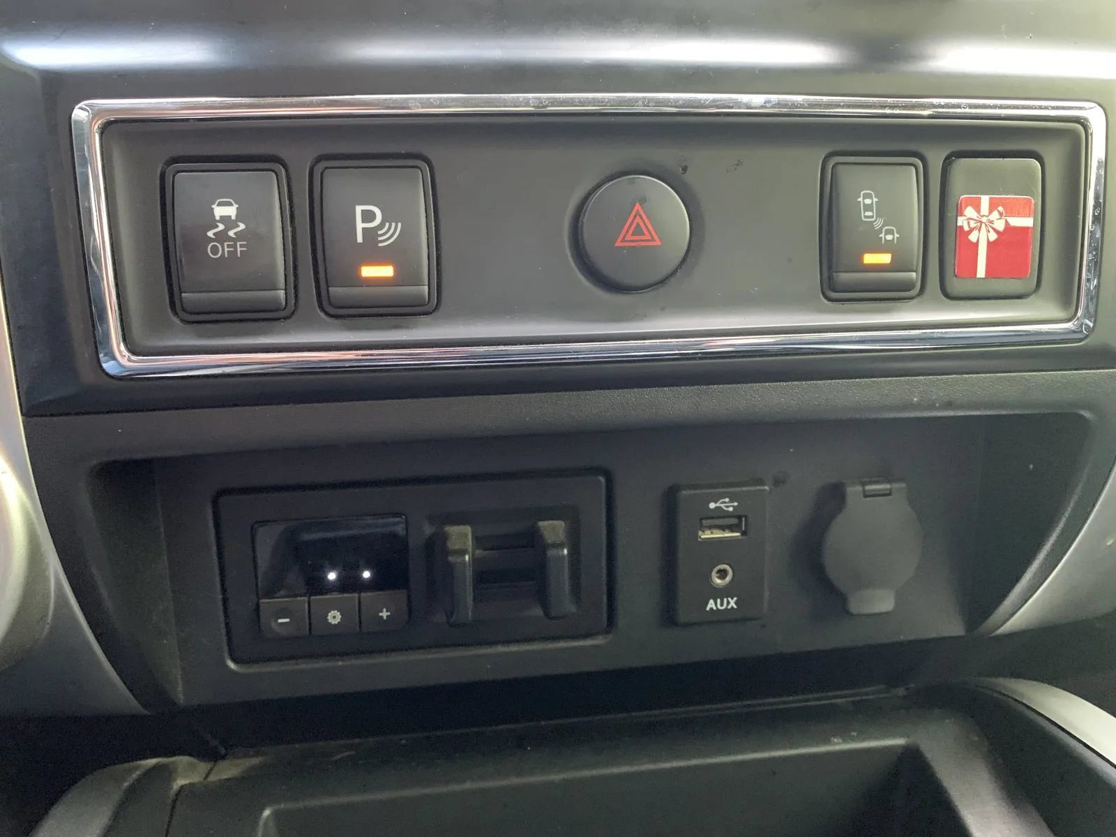 Used 2018 Nissan Titan PRO-4X w/ Pro-4x Utility Package AWD/4WD image 17