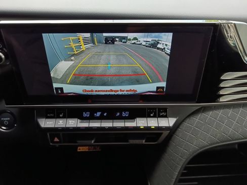 Used 2025 Toyota Camry XLE FWD image 9