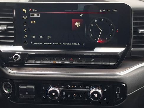 Certified 2025 GMC Sierra 1500 SLT image 7