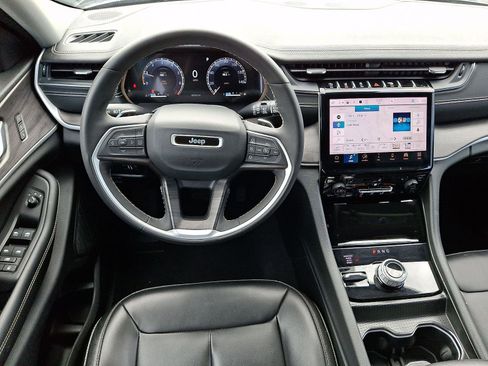 Used 2023 Jeep Grand Cherokee Limited image 13