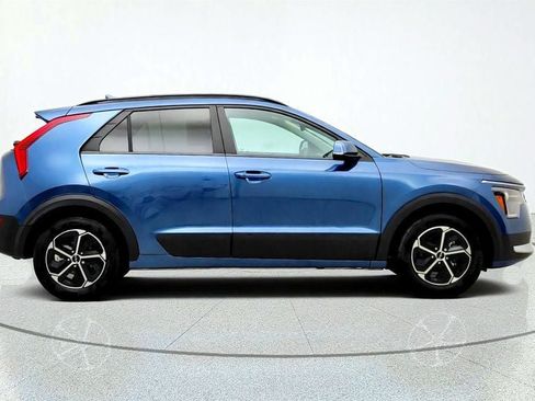 Used 2025 Kia Niro EX FWD image 4
