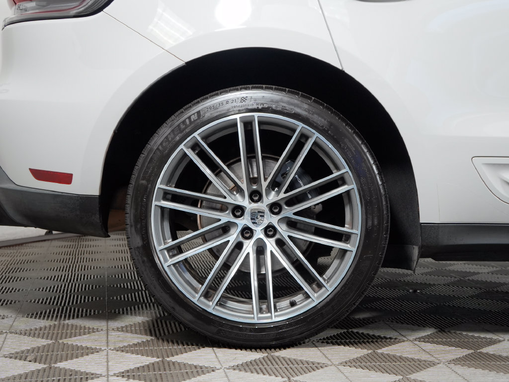 Certified 2023 Porsche Macan AWD/4WD image 15