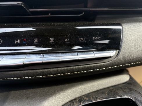 Used 2022 Cadillac Escalade Premium Luxury image 36