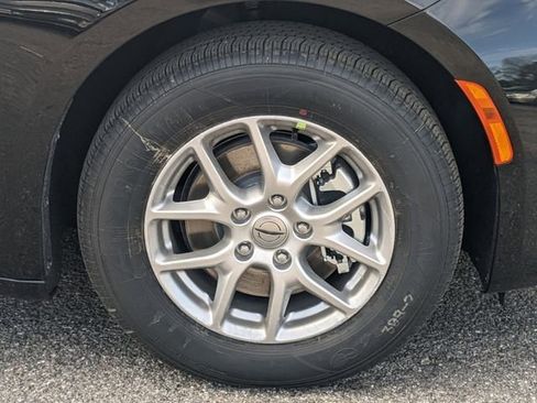 New 2025 Chrysler Pacifica Select image 10