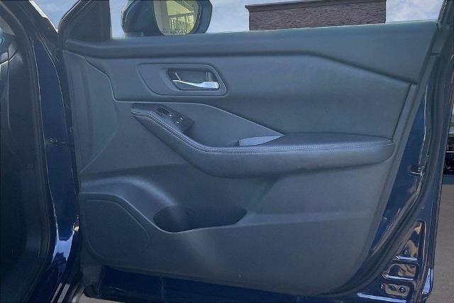 Used 2025 Nissan Rogue SV FWD image 28