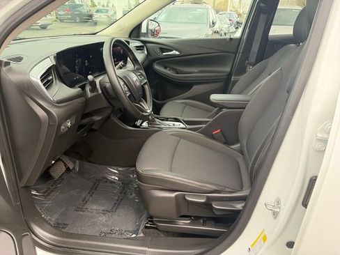 Used 2025 Buick Encore GX Preferred image 9