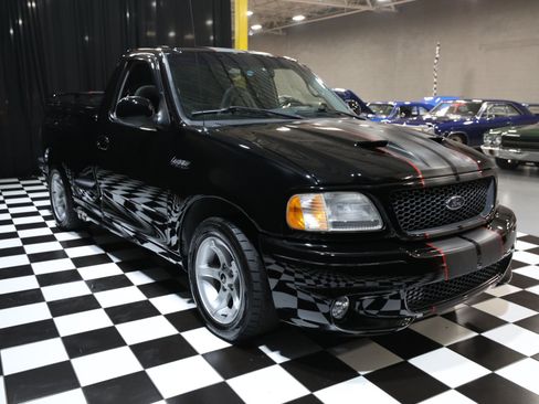 Used 2000 Ford F150 Lightning RWD image 13
