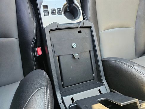 Used 2018 Toyota 4Runner SR5 Premium image 30