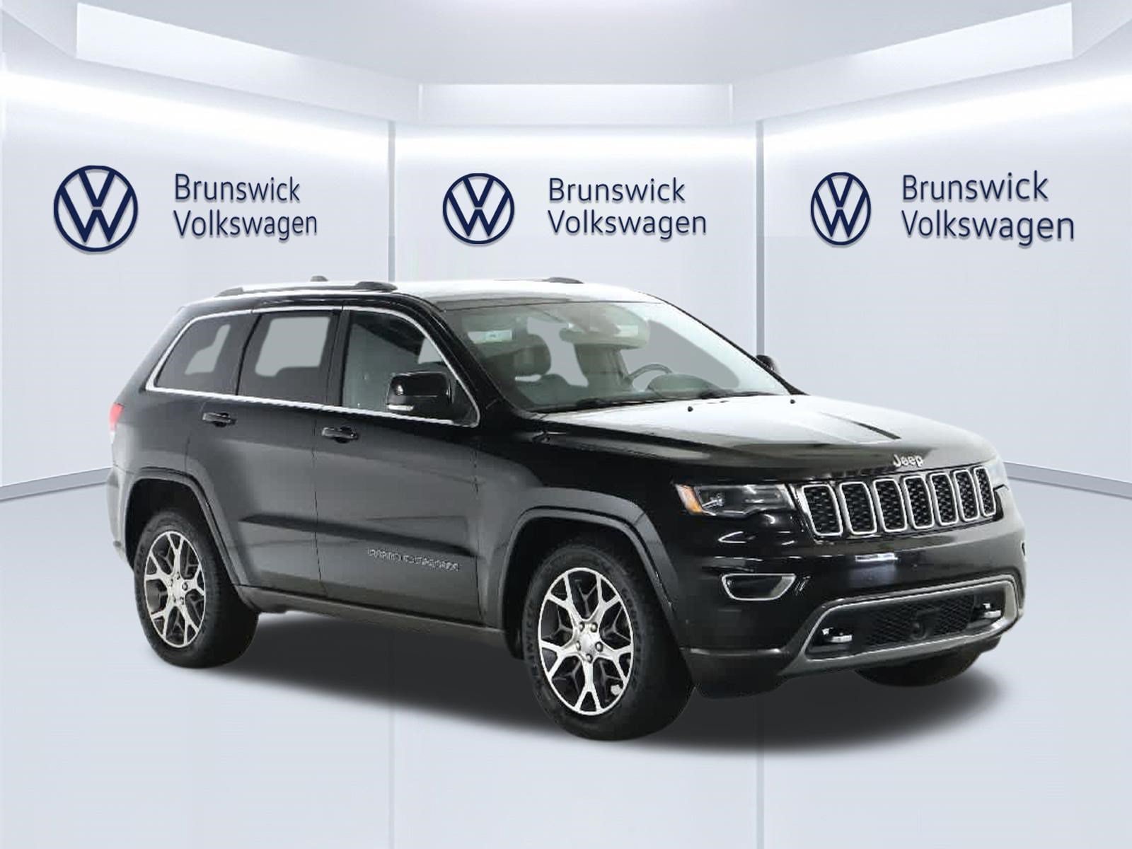 Used 2018 Jeep Grand Cherokee Limited AWD/4WD image 9
