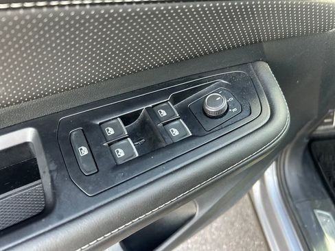 Used 2025 Volkswagen Atlas Cross Sport SEL R-Line AWD/4WD image 12