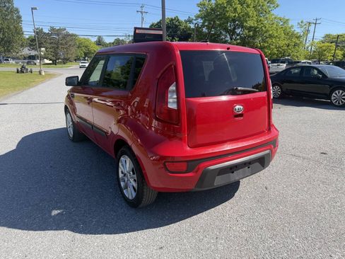 Used 2013 Kia Soul + FWD image 3