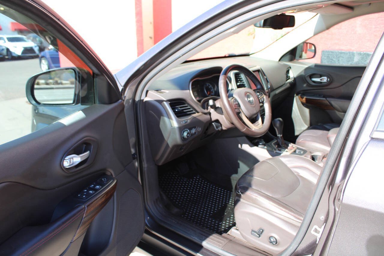 Used 2015 Jeep Cherokee Trailhawk w/ Comfort/Convenience Group AWD/4WD image 10