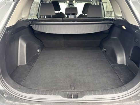 Used 2022 Toyota RAV4 XLE image 9