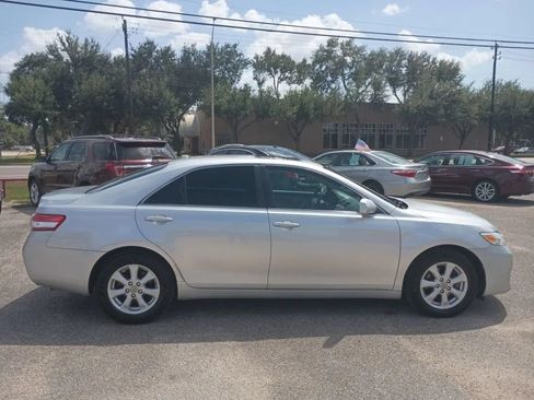 Used 2011 Toyota Camry LE w/ LE Extra-Value Pkg FWD image 6