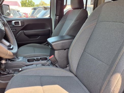 Used 2024 Jeep Wrangler Unlimited Sport AWD/4WD image 3