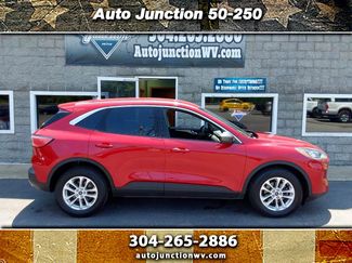 Used 2020 Ford Escape SE image 1