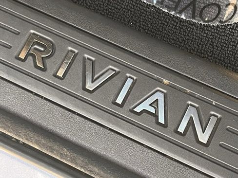 Used 2023 Rivian R1T Launch Edition image 23