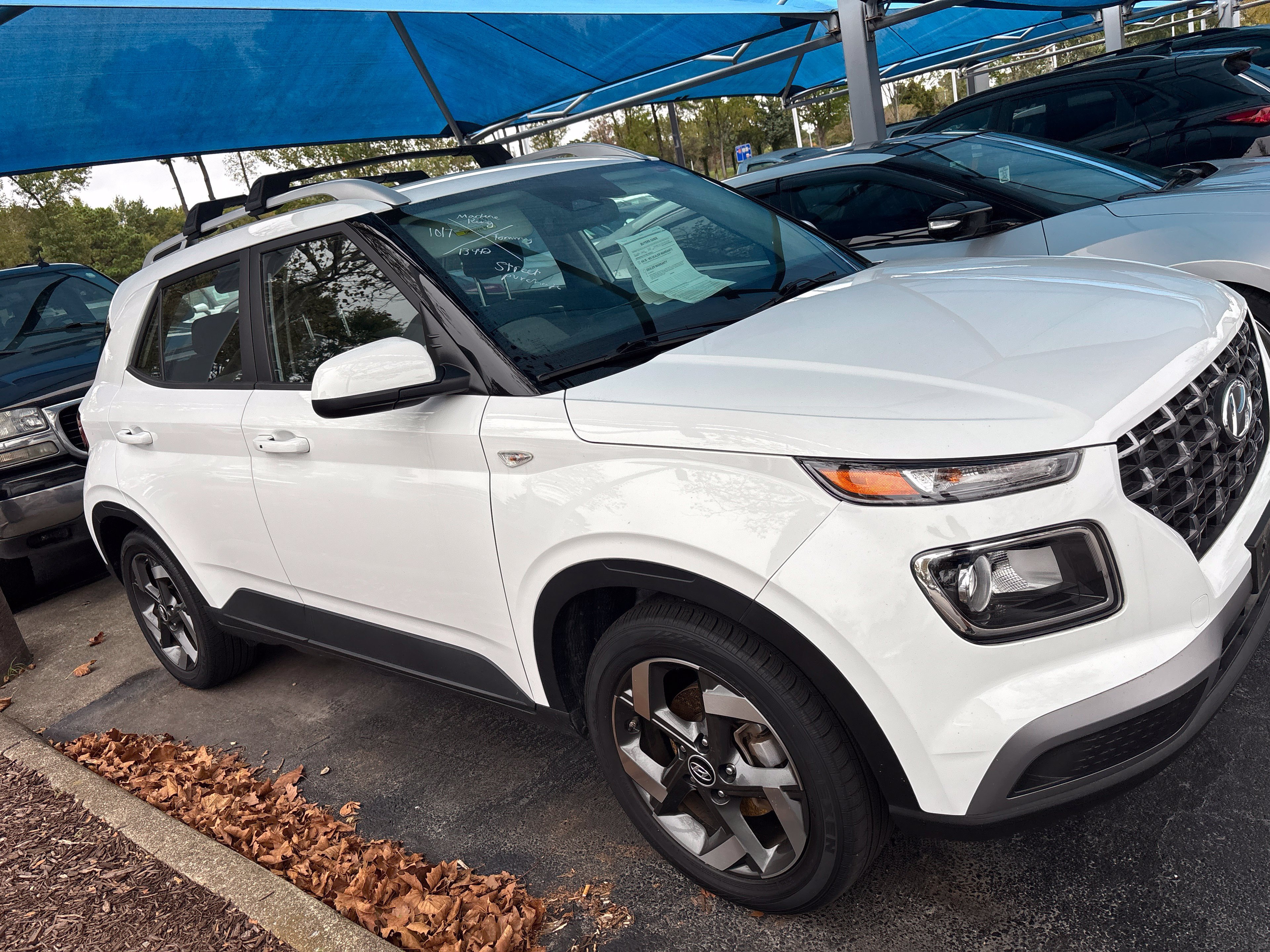 Used 2024 Hyundai Venue SEL FWD image 2