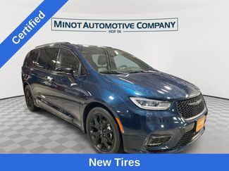 Certified 2025 Chrysler Pacifica Limited video 1