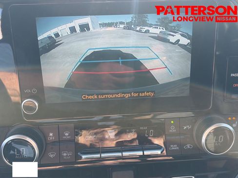 Used 2023 Toyota Highlander XLE FWD image 5