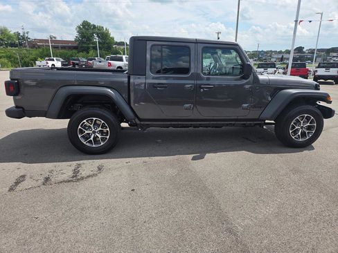 New 2025 Jeep Gladiator Sport S image 2