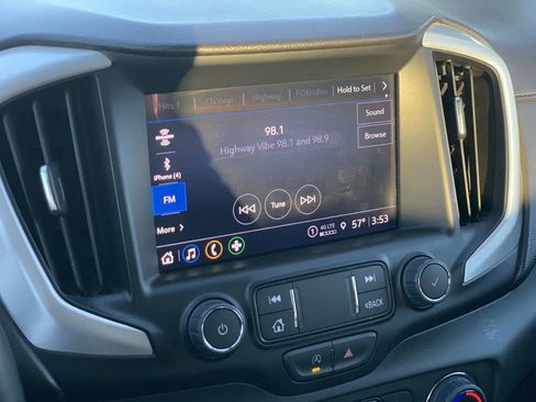 Used 2023 GMC Terrain SLT image 10