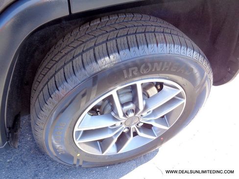 Used 2021 Jeep Grand Cherokee Laredo w/ Trailer Tow Group IV image 8