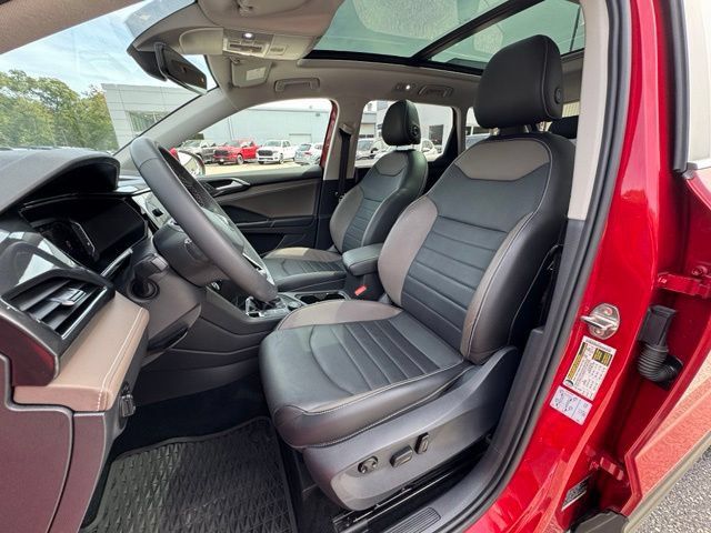 Certified 2022 Volkswagen Taos SEL w/ Panoramic Sunroof Package AWD/4WD image 32