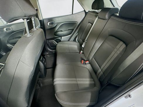 Used 2025 Hyundai Venue SEL image 26