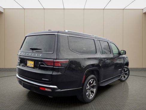 Used 2024 Jeep Wagoneer L Series III w/ Flexible Seating Group image 7