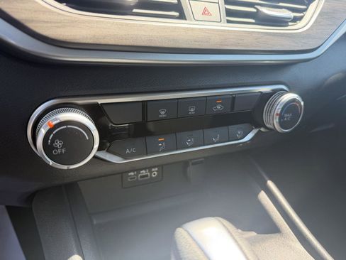 Used 2025 Nissan Altima 2.5 SV FWD image 24