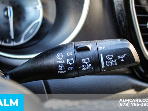 Used 2023 Chrysler Pacifica Touring-L image 33