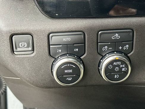 Used 2025 GMC Sierra 1500 Elevation image 23