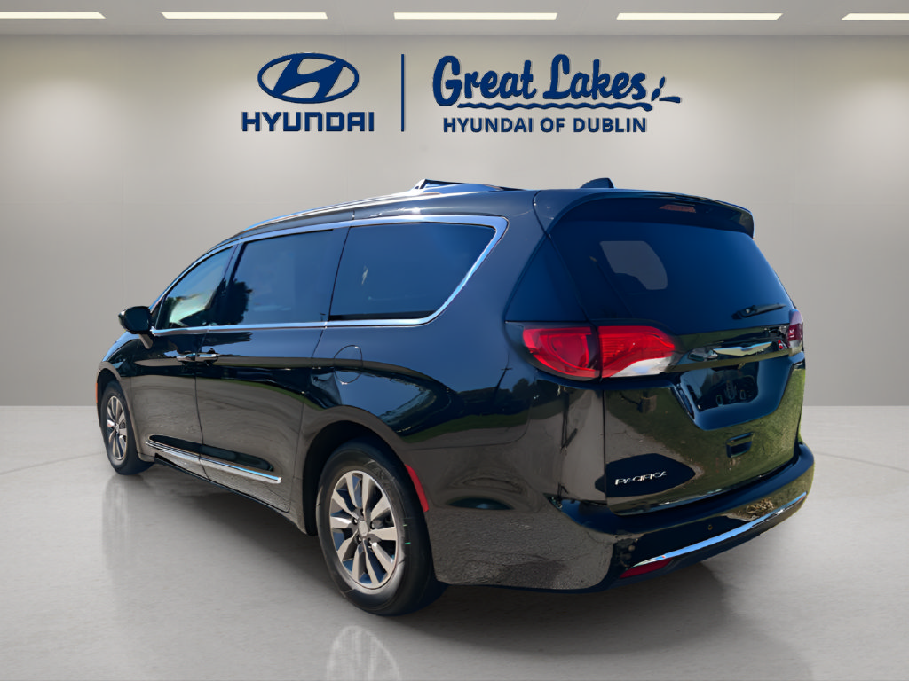Used 2020 Chrysler Pacifica Touring-L Plus FWD image 3