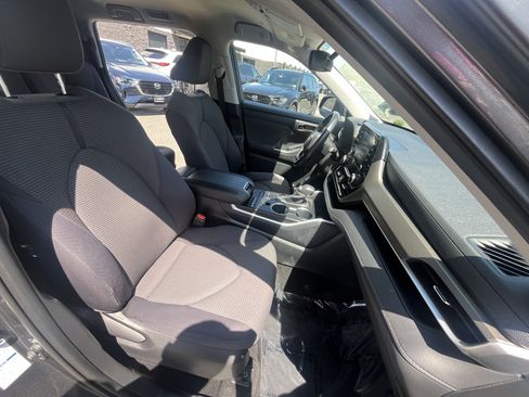 Used 2020 Toyota Highlander LE AWD/4WD image 35