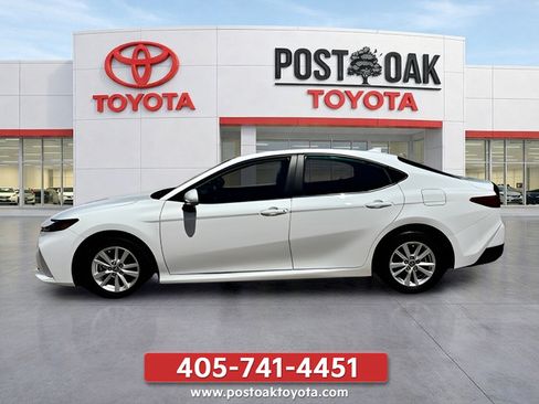 Used 2025 Toyota Camry LE FWD image 2