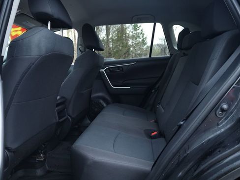 Used 2021 Toyota RAV4 LE image 13