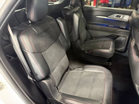 Used 2025 Ford Explorer ST AWD/4WD image 23