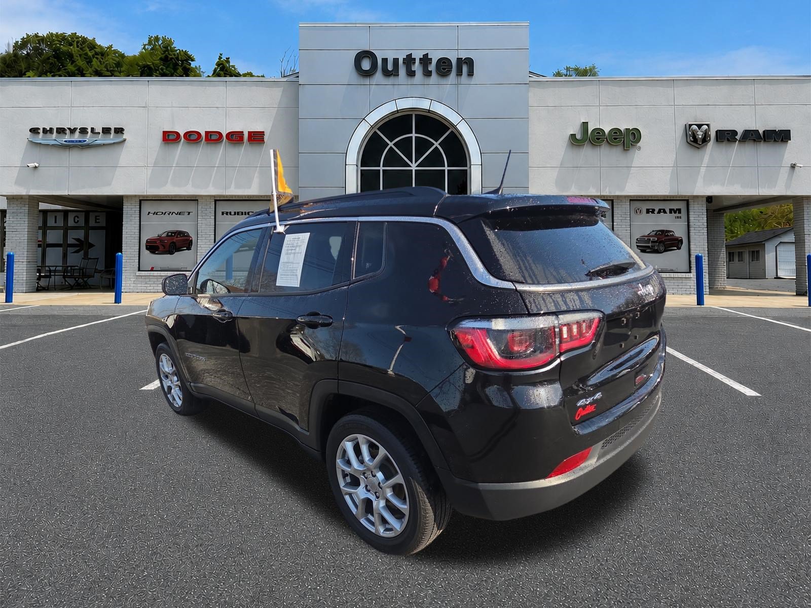 Certified 2022 Jeep Compass Latitude AWD/4WD image 6