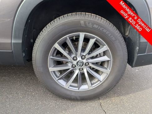 Used 2019 Toyota Highlander XLE image 23