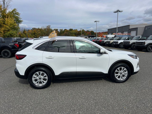 Used 2023 Ford Escape Active w/ Tech Pack #2 AWD/4WD image 6