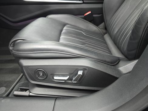 Used 2022 Audi S7 Prestige w/ Prestige Package image 29