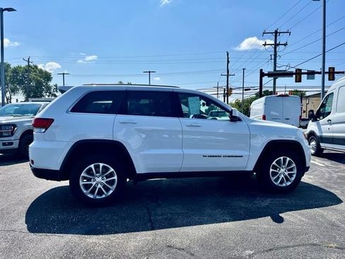 Used 2022 Jeep Grand Cherokee Laredo E AWD/4WD image 7