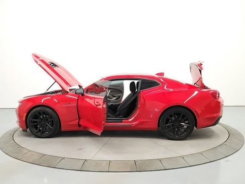 Used 2020 Chevrolet Camaro LT w/ Black Appearance Package RWD image 12