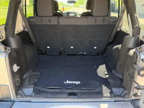 Used 2016 Jeep Wrangler Unlimited Sahara w/ Dual Top Group AWD/4WD image 21