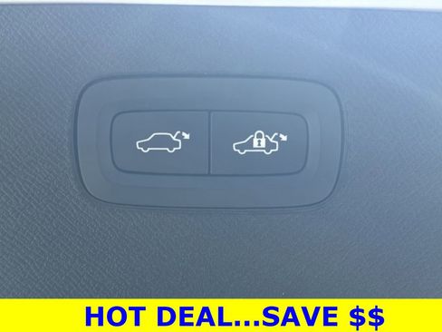 Used 2025 Volvo XC90 B5 Plus w/ Protection Package Premier image 11
