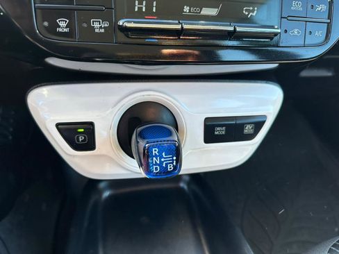 Used 2016 Toyota Prius Two image 16