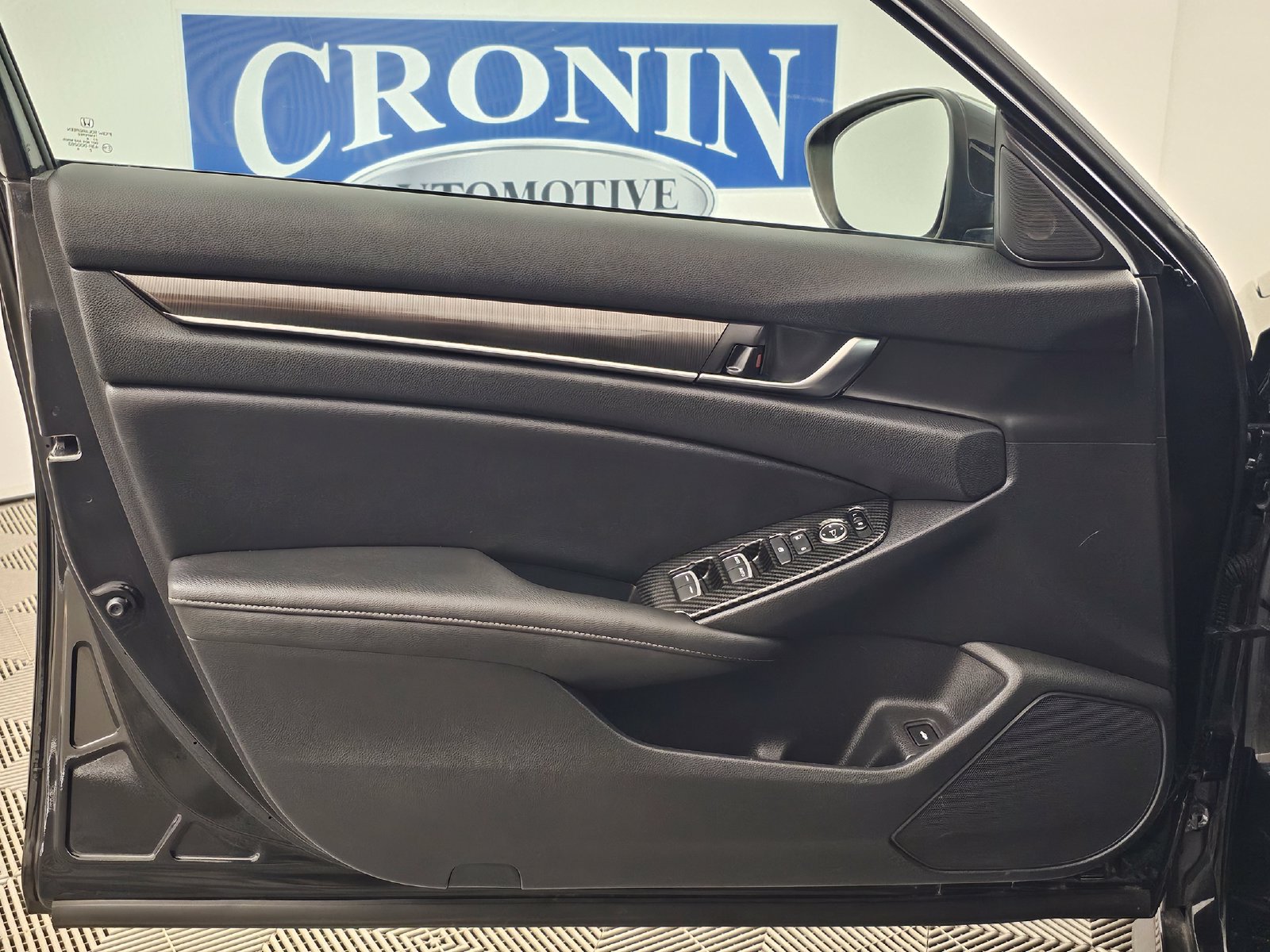 Used 2019 Honda Accord Sport image 2