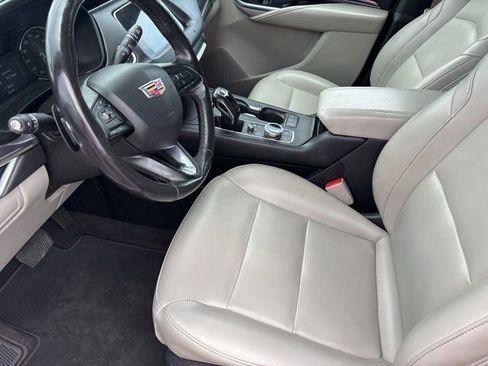 Used 2019 Cadillac XT4 Luxury w/ Cold Weather Package FWD image 11